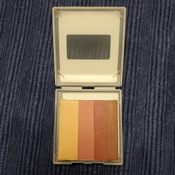 MARY KAY EYE INTRIGUE COLOR QUAD - Picture 3 of 5